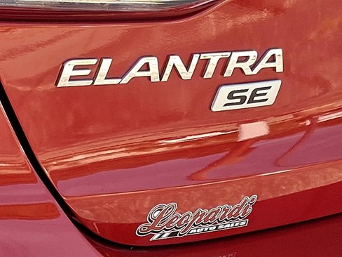 Used 2017 Hyundai Elantra SE image 30