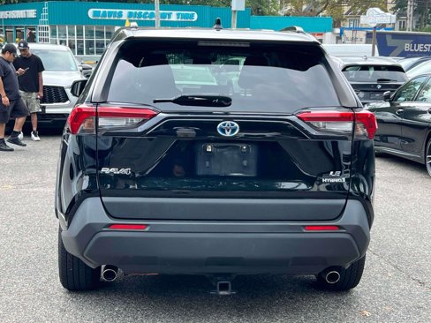 Used 2020 Toyota RAV4 LE image 5