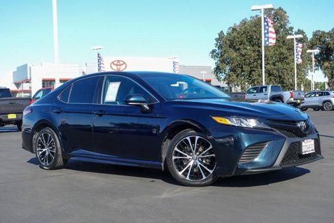 Certified 2018 Toyota Camry SE image 8