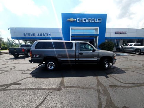 Used 2000 Chevrolet Silverado 1500 LS image 2