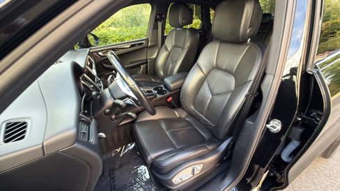 Used 2018 Porsche Macan S image 32