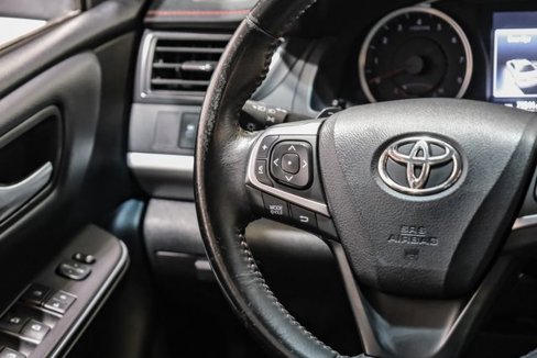 Used 2017 Toyota Camry SE image 25