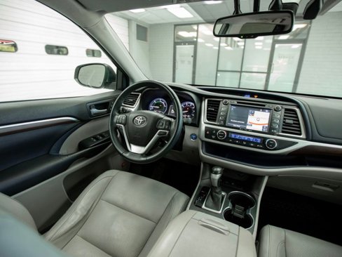 Used 2016 Toyota Highlander Limited image 17