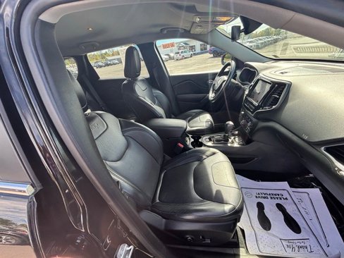 Used 2019 Jeep Cherokee Limited image 11