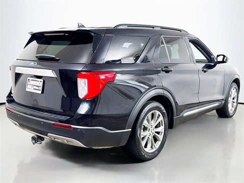 Used 2023 Ford Explorer XLT w/ Equipment Group 202A image 4