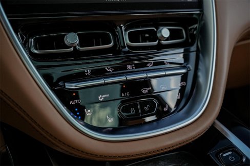 Used 2023 Aston Martin DBX image 29