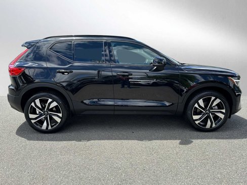 Used 2024 Volvo XC40 B5 Plus w/ Climate Package image 8