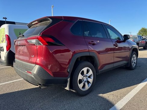 Used 2022 Toyota RAV4 LE image 4