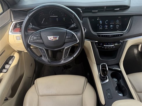 Used 2018 Cadillac XT5 Luxury w/ Driver Awareness Package image 12