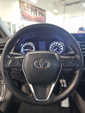 Used 2019 Toyota Camry L image 14