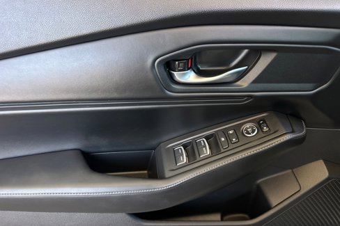 Used 2023 Honda Accord Sport image 11