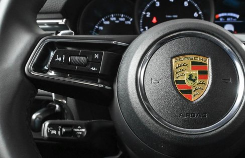 Certified 2025 Porsche Macan image 10