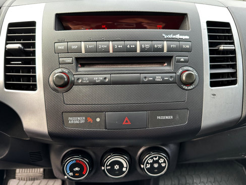 Used 2009 Mitsubishi Outlander SE image 42