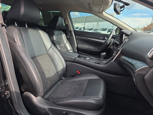 Used 2018 Nissan Maxima SR image 25