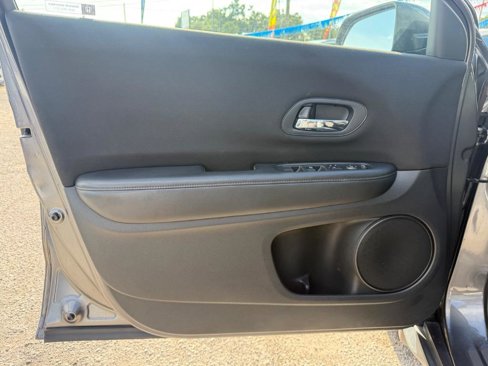 Used 2017 Honda HR-V LX image 11