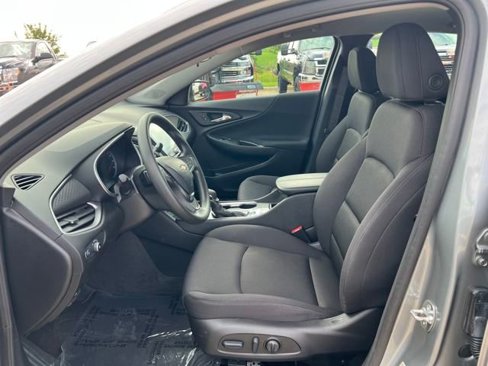 Used 2025 Chevrolet Malibu LT image 9