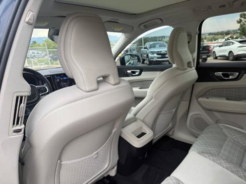 Used 2022 Volvo XC60 B5 Momentum image 20