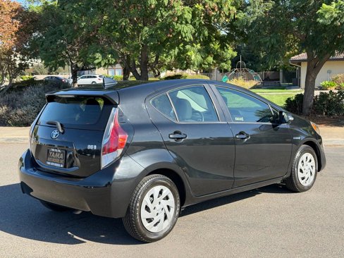 Used 2016 Toyota Prius C One image 2