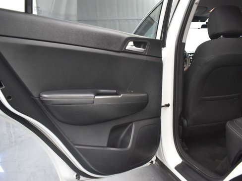 Used 2022 Kia Sportage LX image 15
