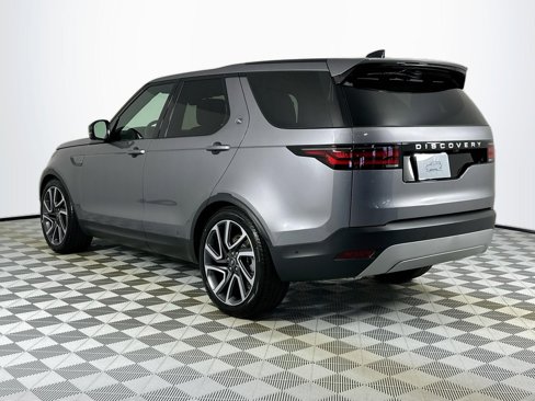 Used 2025 Land Rover Discovery S image 7