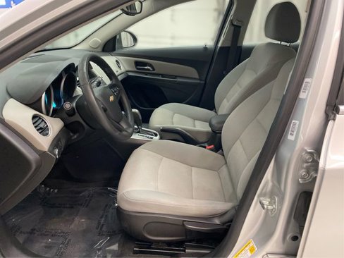 Used 2015 Chevrolet Cruze LT image 9