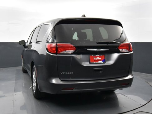 Used 2022 Chrysler Voyager LX image 31