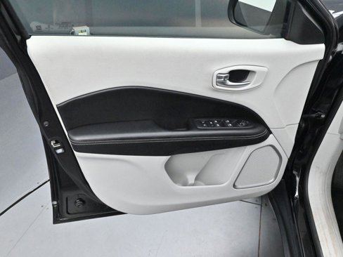 Used 2019 Jeep Compass Latitude w/ Popular Equipment Group image 9