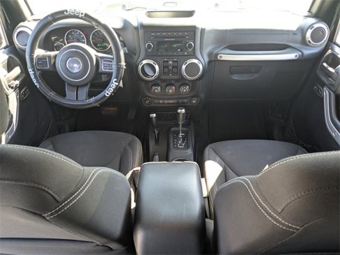 Used 2015 Jeep Wrangler Unlimited Sahara image 15