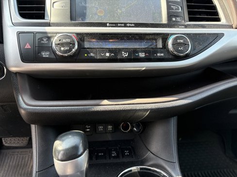 Used 2019 Toyota Highlander XLE image 15
