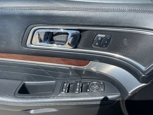 Used 2017 Ford Explorer Platinum image 11
