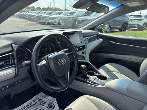 Used 2022 Toyota Camry SE image 10