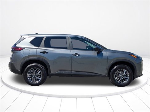 Used 2023 Nissan Rogue S image 2