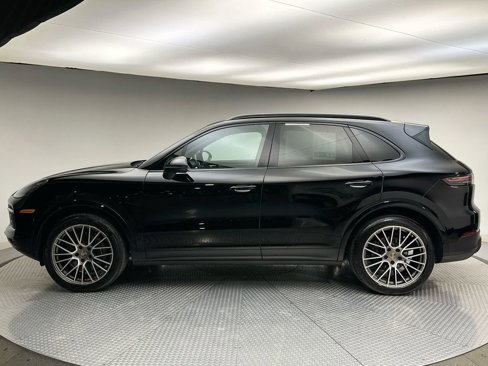 Used 2022 Porsche Cayenne image 2