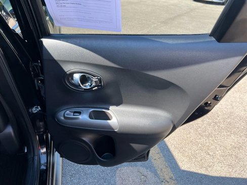 Used 2015 Nissan Juke SL image 24