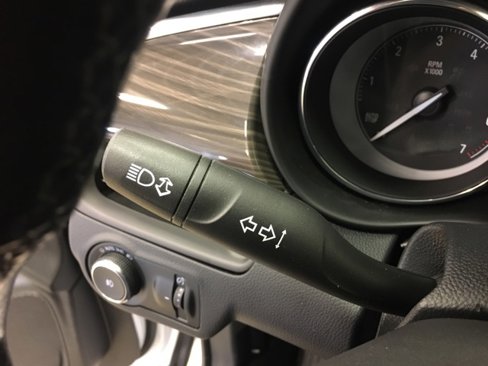 Used 2020 Buick Envision Essence image 30