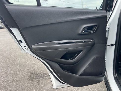 Used 2019 Chevrolet Trax LT w/ LT Convenience Package image 16