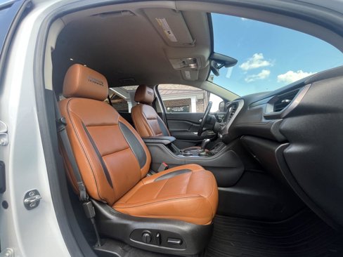 Used 2019 GMC Acadia SLT image 11