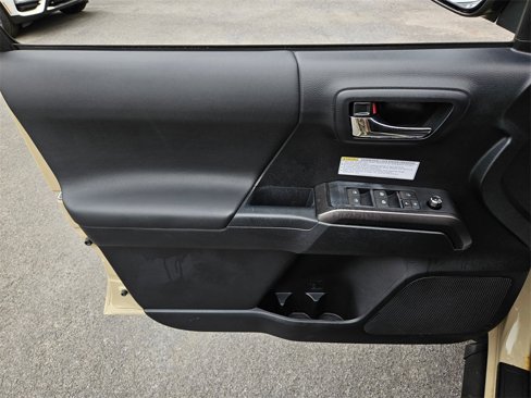 Used 2017 Toyota Tacoma SR5 image 7