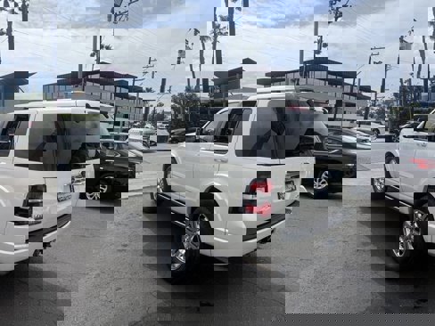 Used 2009 Ford Explorer Limited image 3