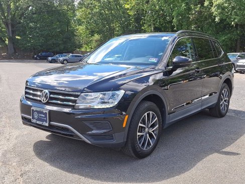 Used 2019 Volkswagen Tiguan SE w/ Panoramic Sunroof Package image 4