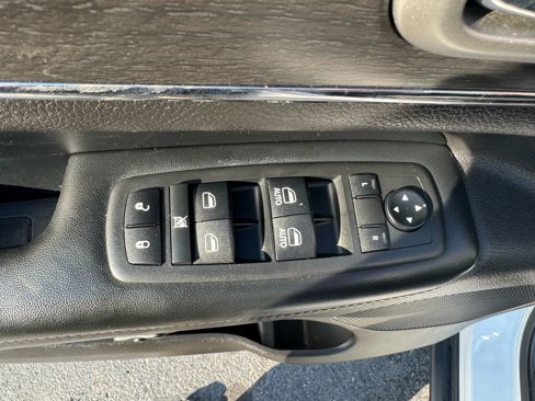 Used 2018 Jeep Grand Cherokee Limited image 10