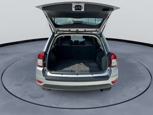 Used 2017 Jeep Compass Latitude image 9