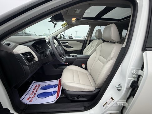 Certified 2021 Nissan Rogue SV w/ Premium Package image 14