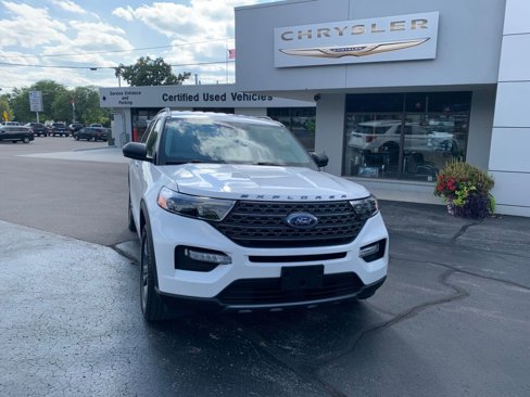 Used 2021 Ford Explorer XLT w/ Equipment Group 202A image 3