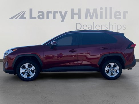 Used 2021 Toyota RAV4 XLE image 2