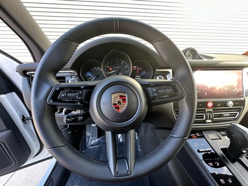 Used 2024 Porsche Macan image 13