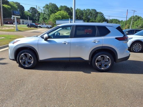 Used 2024 Nissan Rogue SV image 8