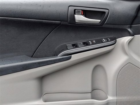 Used 2012 Toyota Camry image 12