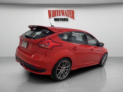 Used 2017 Ford Focus ST image 4