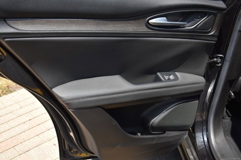 Used 2018 Alfa Romeo Stelvio Ti Sport image 35